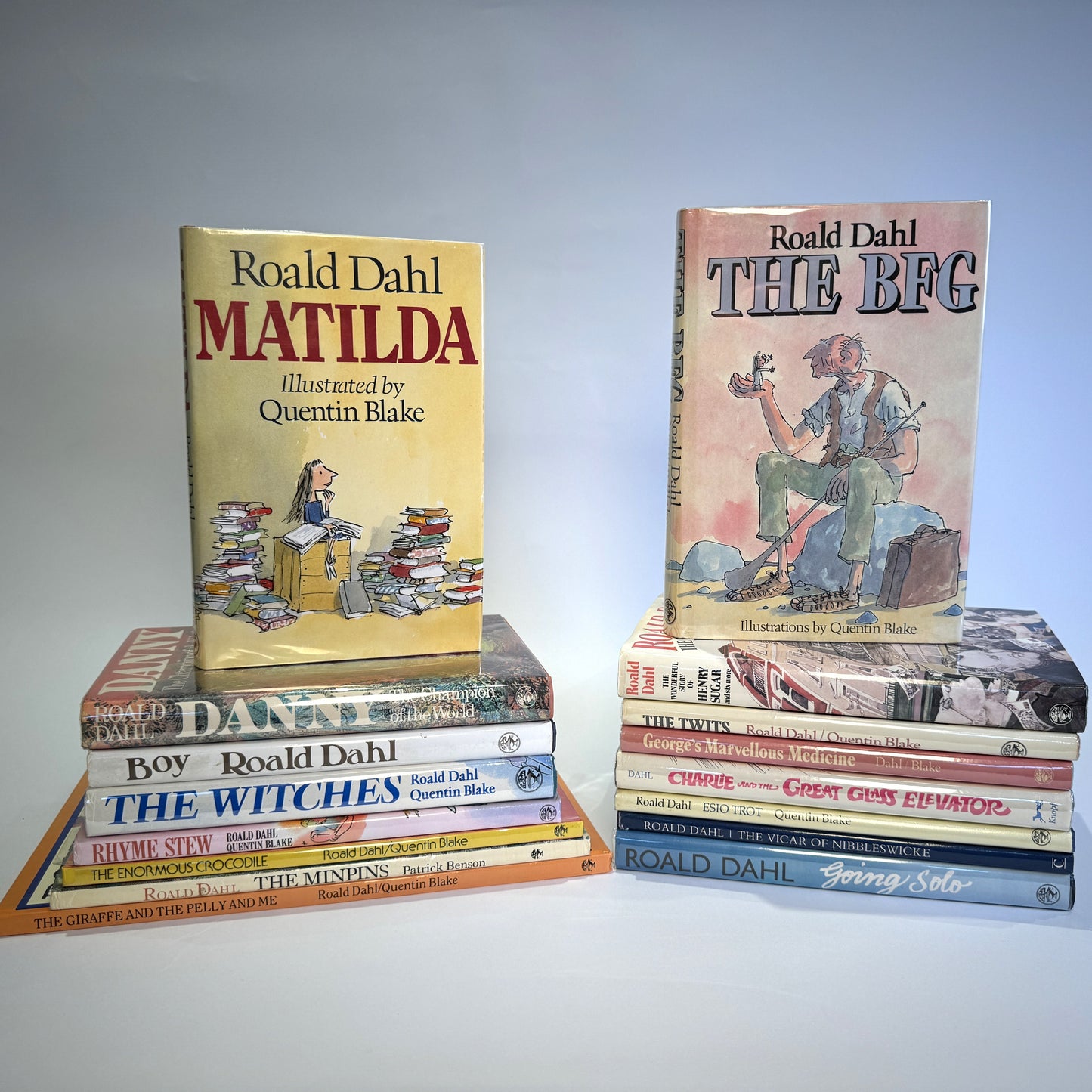 Roald Dahl - A Library of Mischief and Magic - Sixteen First Editions, 1972-1991 - In Dust Jackets