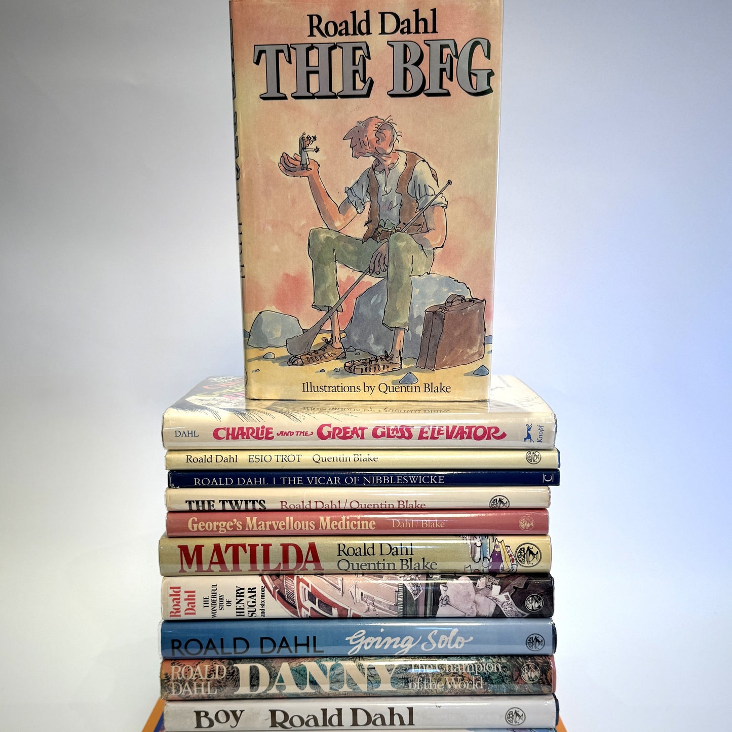 Roald Dahl - A Library of Mischief and Magic - Sixteen First Editions, 1972-1991 - In Dust Jackets